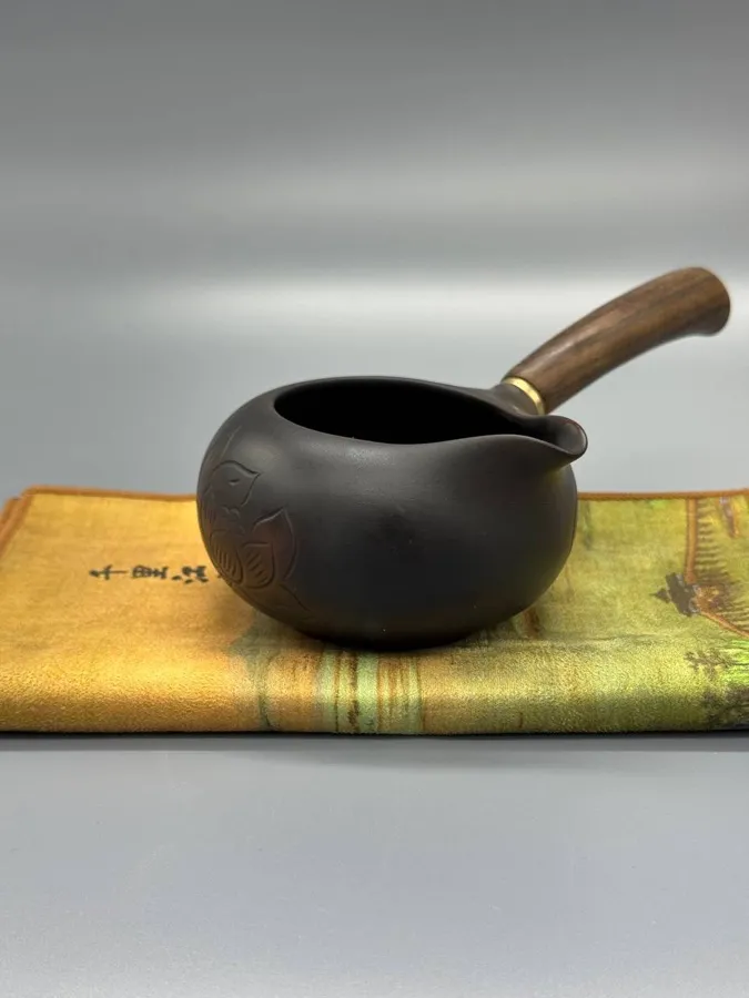 Сливник Гуанси с боковой ручкой «Лотос» 190 мл.
